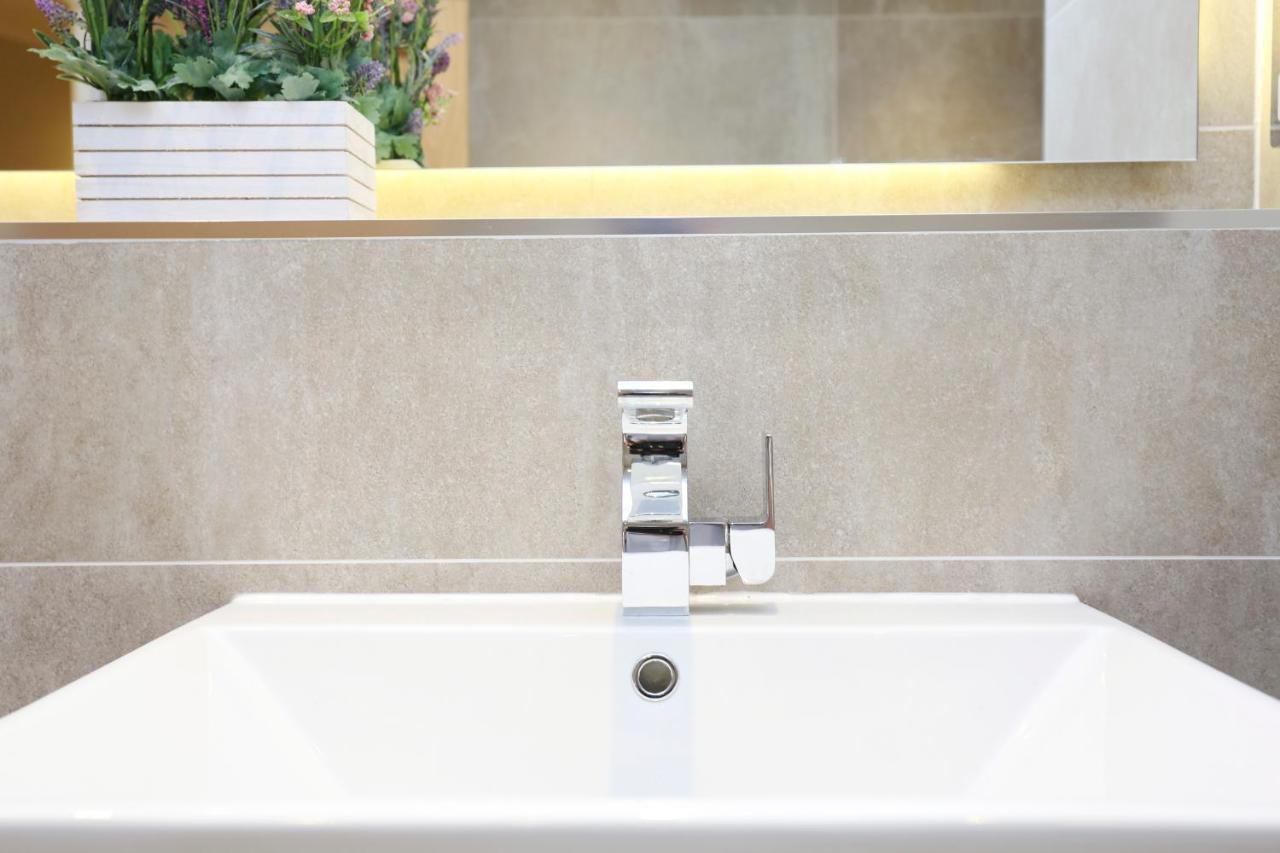 Joivy Elegant Home At The Heart Of The Royal Mile Edinburgh Bagian luar foto