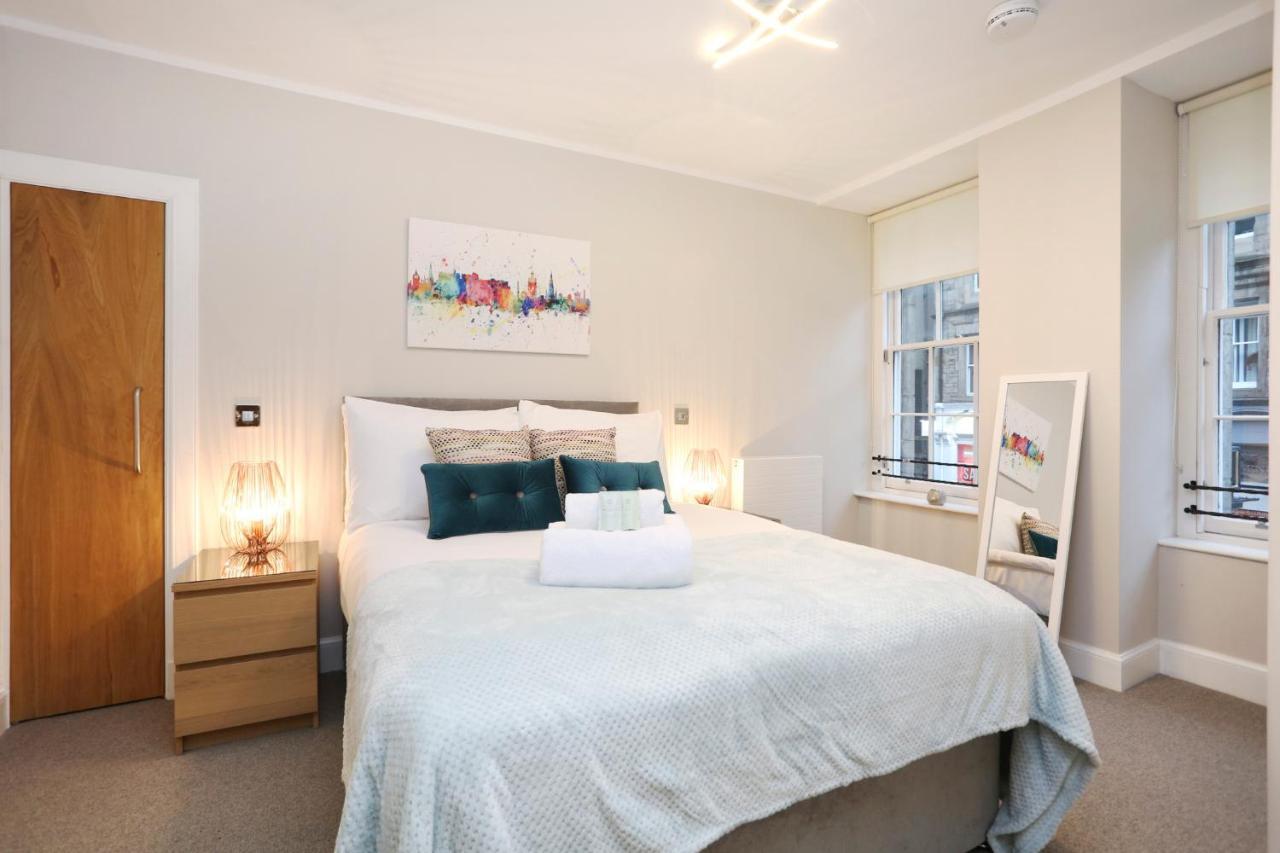 Joivy Elegant Home At The Heart Of The Royal Mile Edinburgh Bagian luar foto