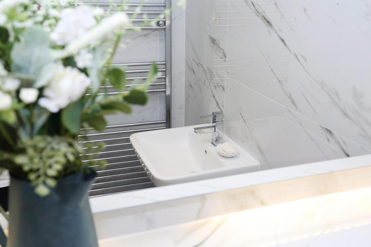 Joivy Elegant Home At The Heart Of The Royal Mile Edinburgh Bagian luar foto